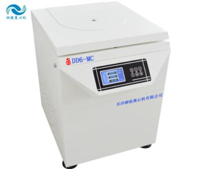 China 6000 r/min Lab Low Speed Centrifuge Machine met 10 programma snelheid vermindering bochten Te koop