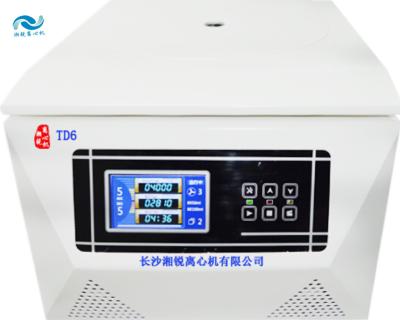 China Desktop medische centrifuge machine AC220V 50Hz stroomtoevoer 6060xg Relatieve kracht Te koop