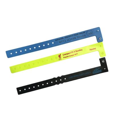 China Environmental friendly fashion cheap vinyl plastic wristbands, soft PVC wristband, event wrist band plastic for sale