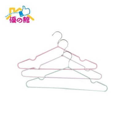 China Non-slip universal shop plastic hanger for clothes organizer for sale