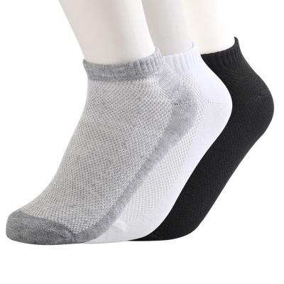 China Antibacterial Cotton Cheap Summer Men's Mesh Ankle Thin Boat Invisible Breathable Socks for sale