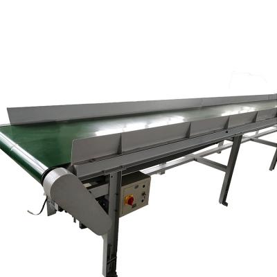 China Fire Resistant Heavy Duty Belt Conveyor System Flat Timber And Board Conveyor With Side Fence for sale