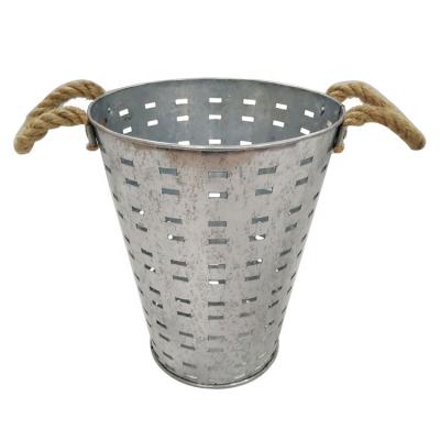 China Eco-friendly Wholesale Metal Galvanized Planter Flower Olive Bucket Farmhouse Decor Garden Plant for sale