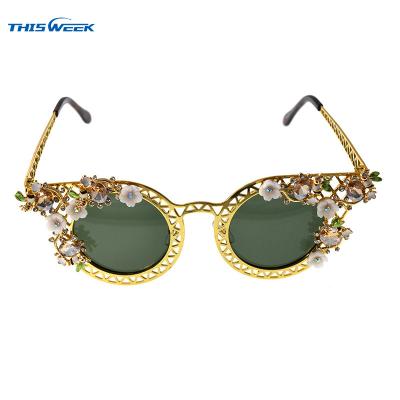 China Round Metal Frame Summer Outlet Factory Factory Sunglasses Women Flower Sun Glasses Sun Protection Lenses for sale