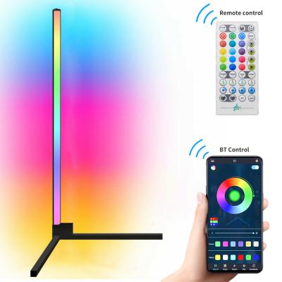 China Personalização Novo 150CM Controle moderno de Smart App Lâmpada de chão LED de canto RGB para sala de estar à venda