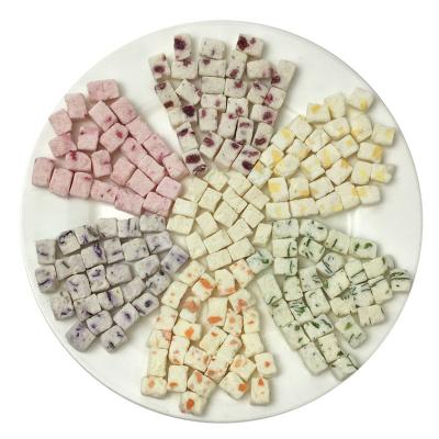 China Sustainable Pet Snacks Freeze Dried Natural Yogurt Freeze Dried Yogurt Cubes Freeze Dried Dog Treats Cat Snacks Professional ODM for sale