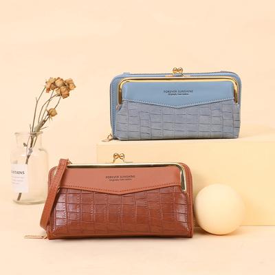 China 2022 Crocodile Pattern Anti-theft Women Card Wallet New Arrival Fashion New Arrival Ladies Long Messenger Wallet for sale