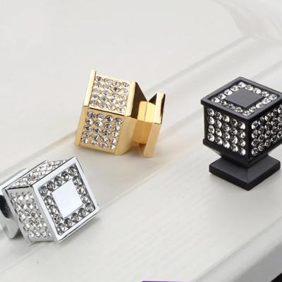 China Gorgeousness Furniture Brass Hardware Custom Luxury Cabinet Drawer Pulls Tetragonum Square Gold Crystal Door Handle for sale