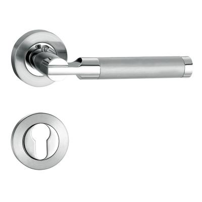 China Modern European Design Stainless Steel Solid Well Brushed Door Handle For Apartment for sale