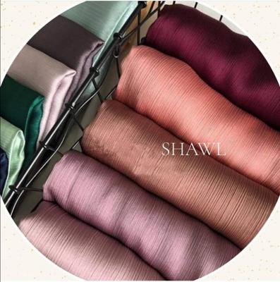 China 2022 New Polyester Satin Hijab Malaysia Pleated Silk Crepe Shawl Scarf for sale