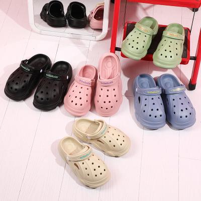 China Fashion Trend Style Couple New Non-slip Indoor Slippers And Outdoor Slippers Garden Hole Shoes Candy Cute Slippers for sale