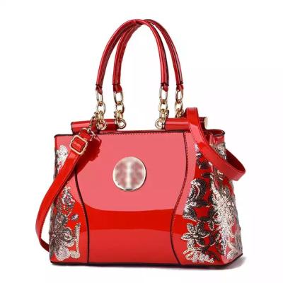 China Portable Customize Logo Low MOQ 2022 Luxury Fashion Designer Red Luxury Handbags Wedding Bags Women Clutch for sale