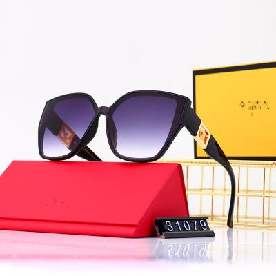 China Hot Selling Square PC Sun Glasses Female Ladies Glass Sunglasses 123Vintage Fashion One Piece Oversized Women Sunglasses With Rivet for sale