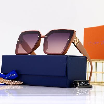 China Hot Selling Square PC Sun Glasses Female Ladies Glass Sunglasses 123Vintage Fashion One Piece Oversized Women Sunglasses With Rivet for sale