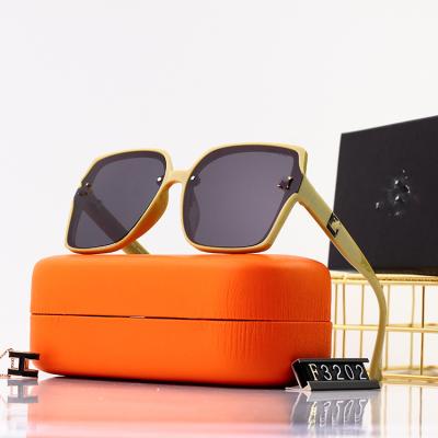 China Hot Selling Square PC Sun Glasses Female Ladies Glass Sunglasses 123Vintage Fashion One Piece Oversized Women Sunglasses With Rivet for sale