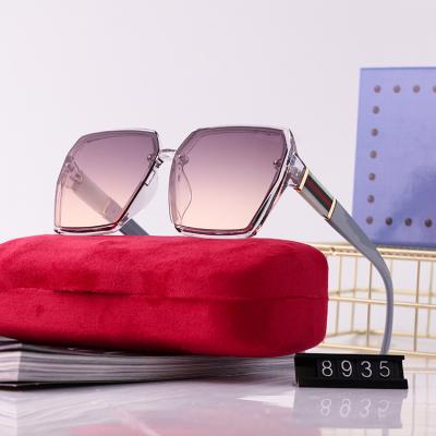 China Fashion Sunglasses Light To Shade Eyewear 8935 Sun Glasses Where Sun Glasses Designer Men Women 2022 Sunglasses for sale