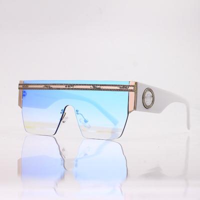 China Hot Selling Square PC Sun Glasses Female Ladies Glass Sunglasses 123Vintage Fashion One Piece Oversized Women Sunglasses With Rivet for sale