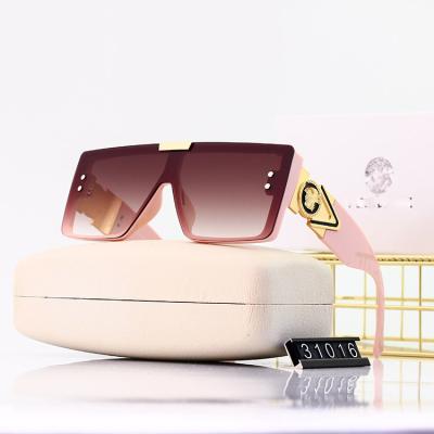 China Hot Selling Square PC Sun Glasses Female Ladies Glass Sunglasses 123Vintage Fashion One Piece Oversized Women Sunglasses With Rivet for sale