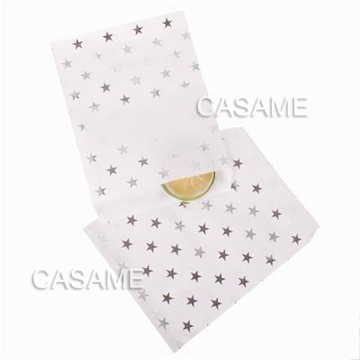 China Small MOQ Small Biodegradable Silver Quality 5x7 Inch Polka Party Star 13x18cm Food Grade Star Foil Wedding Favor Bags for sale