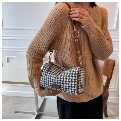 China Women's Wool Plaid Tweed Shoulder Sling Houndstooth Square Chain Wide Shoulder Bag Woolen Cross - Body Purse for sale