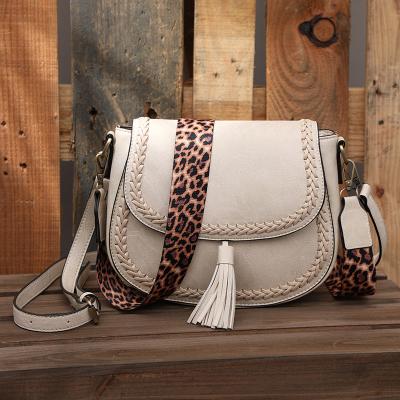 China Handmade Vintage Saddle Bag PU Cross - Retro Body Satchel Tassel Shoulder Female Messenger Bags With Strap for sale