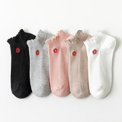 China New Suction Summer Antibacterial Spring Lace Women's Cotton Upper Socks Boat Socks Shallow Japanese Embroidery Flowers Women's Mouth Boat Socks for sale