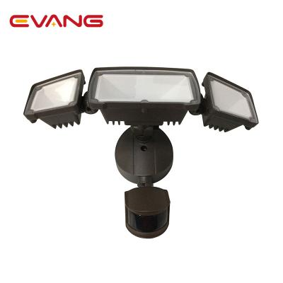 China Triple Head LED Flood Light Wall Lamp Adjustable Motion IP65 LED Listed Outdoor Security Light 3000Lm Motion Sensor Light for sale