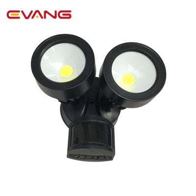 China Dual Adjustable Motion Sensor Security Wall Light IP65 LED Garden Wall Detector Head Lighting for sale