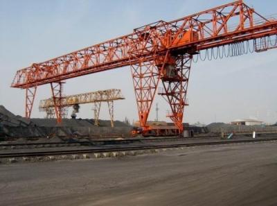 China Cargamento conveniente que descarga velocidad que viaja del alto de la estructura del metal de la grúa en venta