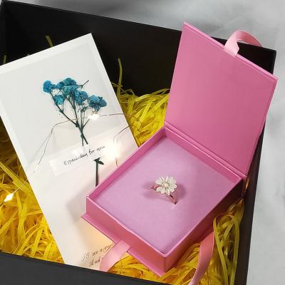 China Sliver Ring Box PRB07B OEM Magnetic Paper Jewelry Clousure Ring Box With Ribbon for sale