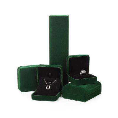 China Velvet Jewelry Set Box Package Luxury Green Velvet Jewelry Set Box For Necklace for sale