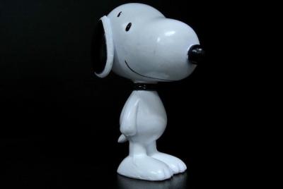 China 3 pulgadas - el juguete plástico alto figura color Snoopy del blanco de la colección de las estatuillas en venta