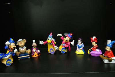 China Straw Figures Collectible Vinyl Toys For Kids Water Bottle Disneyland Style for sale