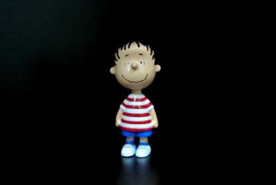 China 95 Degree PVC Plastic Toy Figures Linus Of Snoopy Friend For Promotion Gift for sale