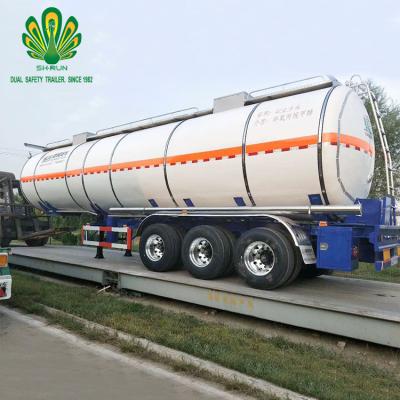 China Heating Truck Trailer Shengrun 3 Axles 12 Tire 42 CBM Asphalt Tank Bitumen Tanker Trailer With Insulation for sale