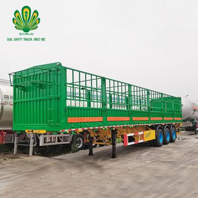 China Shengrun Factory 3 Axles Barrier Trailer 40ft Livestock Truck Trailer 50 Ton Pickup Side Wall Barrier Cargo Semi Enclosed Trailer for sale