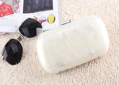 China Fashionable White Pearl Acrylic Evening Clutch Handbag For Dinner Party for sale