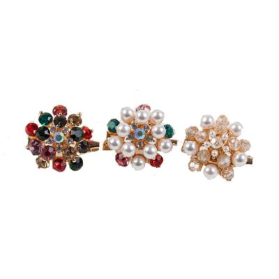 China Fashion Trendy Wholesale Pearl Brooch Alloy Pearl Flower Brooch Crystal Pin For Accessories for sale