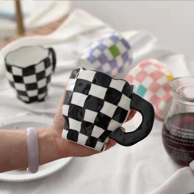 China Vintage Design Couples Gift Porcelain Coffee Mug 350ml 11oz Black And White Water Milk Water Tea Cup Viable Checkerboard Ceramic Mug for sale