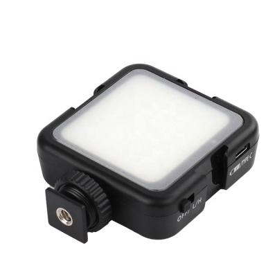 China Alaways for Wedding Factory Wholesale 6000K 5.5W Recording 90 Degree Flashing Light Small Plastic LED Video Camera for sale