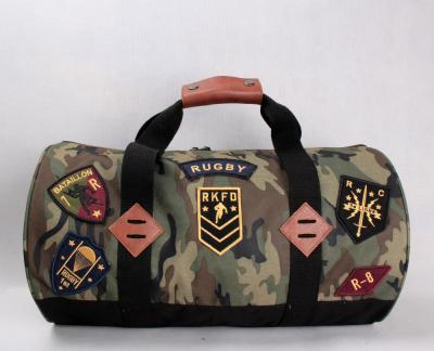 China 2021 Fashion Camouflage Cylindrical Material Portable Very Cheaper Travel Bag With Customized Bag zu verkaufen