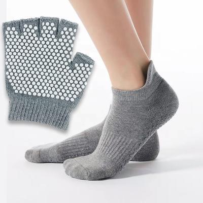 China Low MOQ Custom Wholesale Non Slip Sporty Cotton Black Pilates Yoga Socks And Gloves For Women for sale