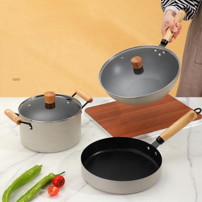 Chine 3 PCs le Cookware qu'antiadhésif a placé le fer fin collent non faire cuire le pot réglé avec le couvercle en verre à vendre