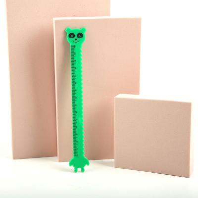 China Studying Cute Cartoon Plastic Straight Giraffe 15cm Tools Scale Ruler for sale