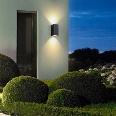 China For Garden Modern Mini Home Wall Lamp Led Waterproof Black And White Outdoor Wall Lamp for sale