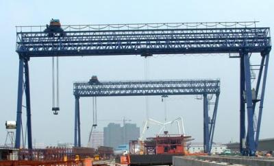 China Viaduct Overhead Launching Gantry Crane 42m Span 900t Max Load Capacity 380V / 50Hz for sale