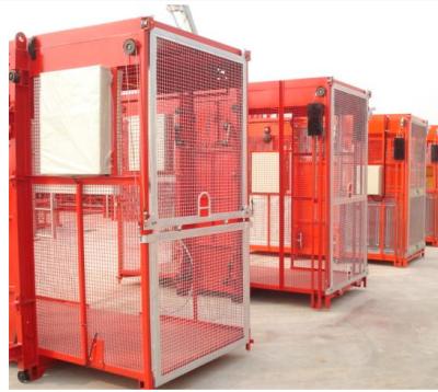 China Single Cabin Construction Hoist Elevator For 2 Ton Loaing Capacity 3 Level Speed VFC Motor for sale