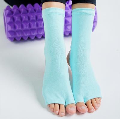 China Five-Toed Mid Toe Socks Breathable Non-Slip Ladies Yoga Tube Full Toe Half Finger Yoga Stockings Socks for sale