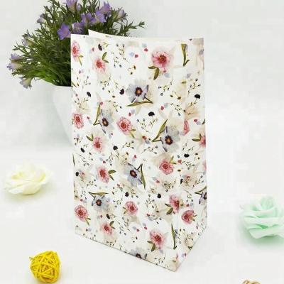 China Recyclable White Paper Kraft Birthday Party Favor Gift Bag For Kids for sale