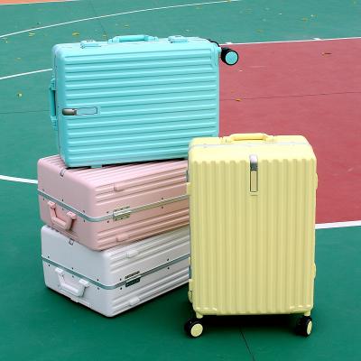 China New Design PC Travel Luggage Set Suitcase Fashion Travel Trolley Bag With 360 Degree Spinner 4 Wheels for sale